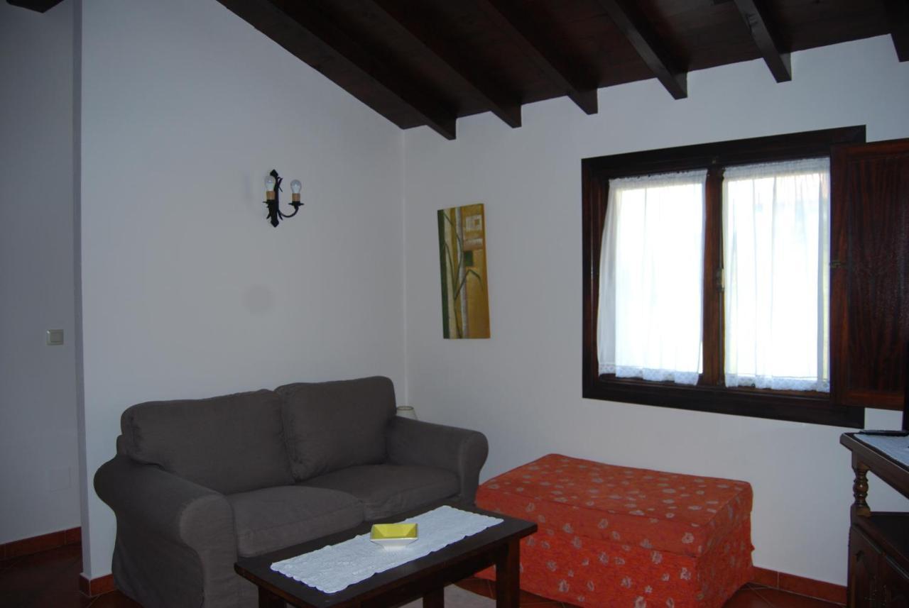 Apartamentos El Perujo Комильяс Экстерьер фото