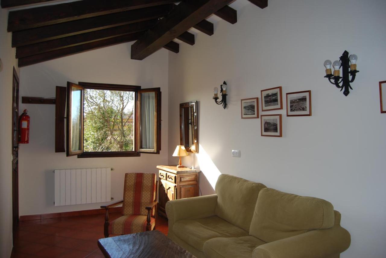 Apartamentos El Perujo Комильяс Экстерьер фото