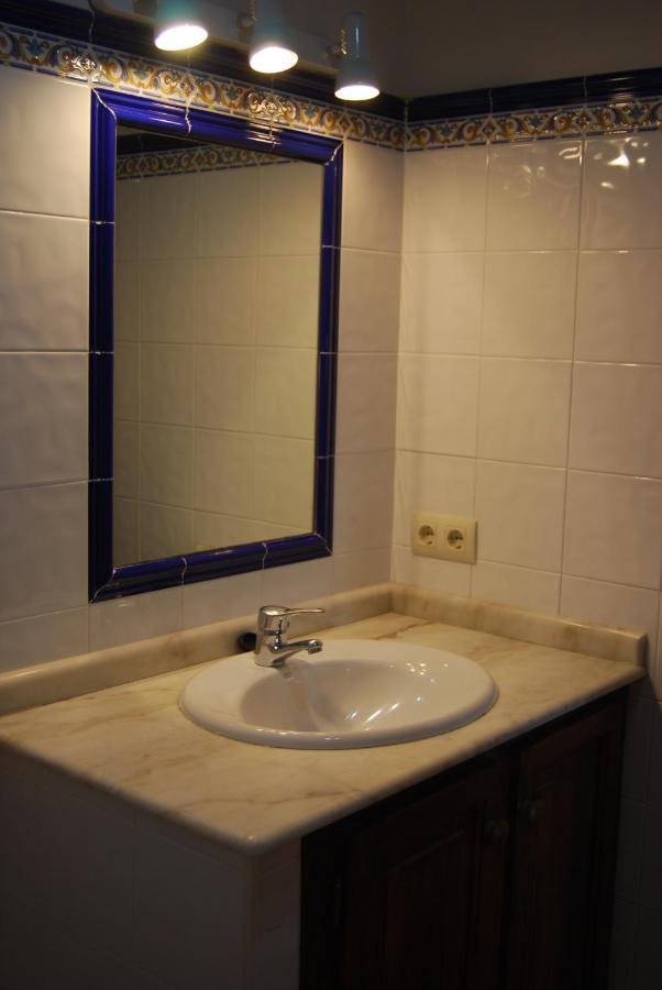 Apartamentos El Perujo Комильяс Экстерьер фото