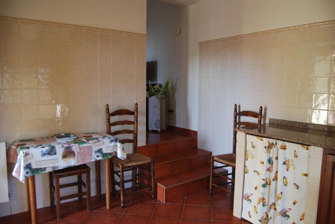 Apartamentos El Perujo Комильяс Экстерьер фото