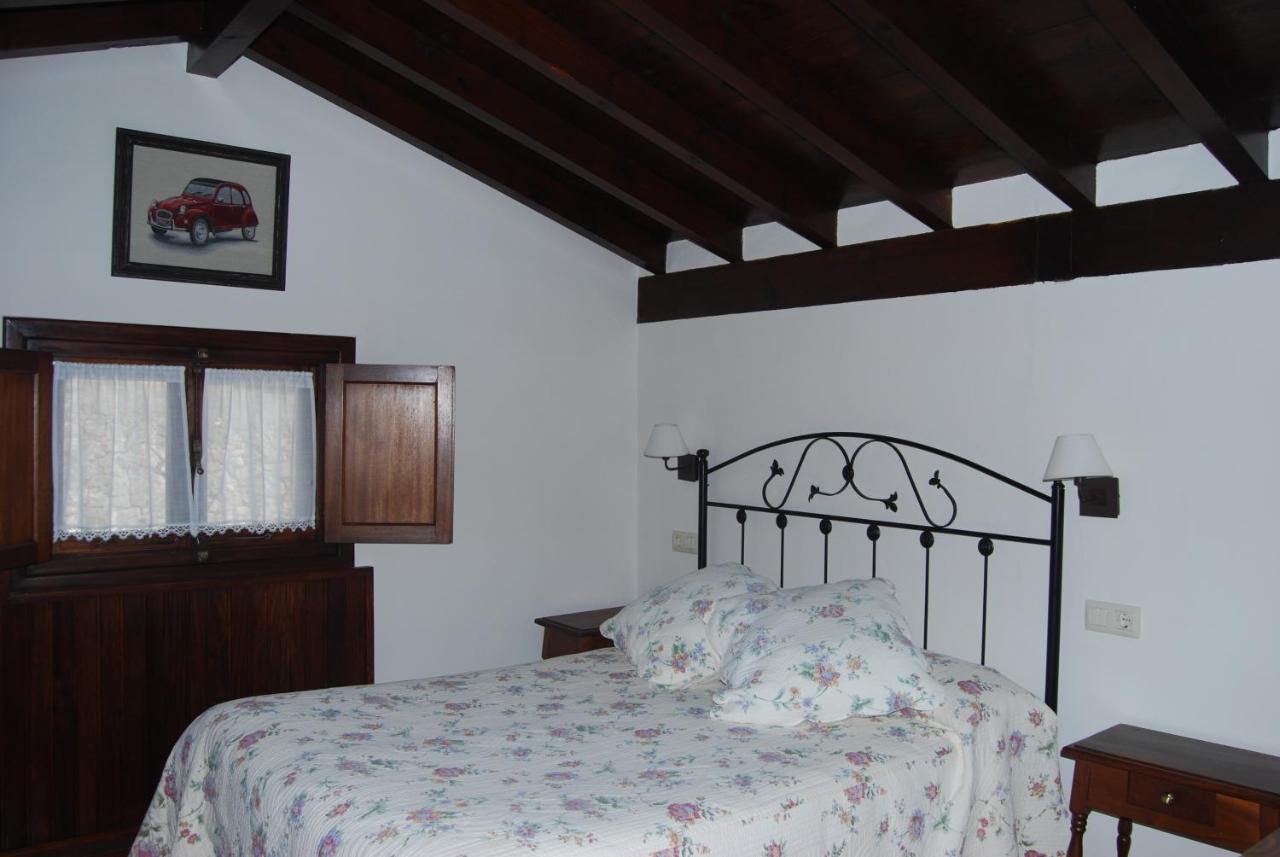 Apartamentos El Perujo Комильяс Экстерьер фото