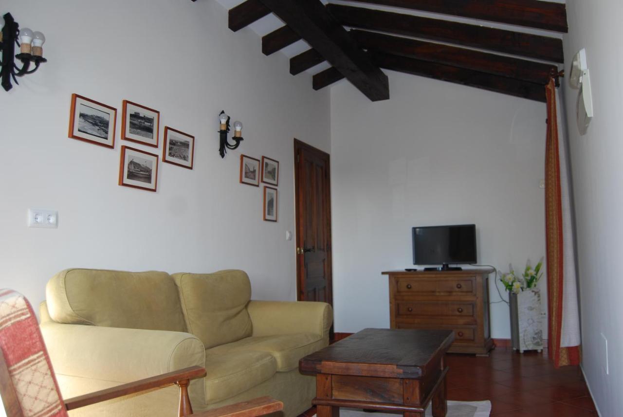 Apartamentos El Perujo Комильяс Экстерьер фото