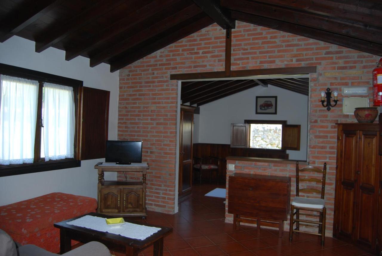 Apartamentos El Perujo Комильяс Экстерьер фото